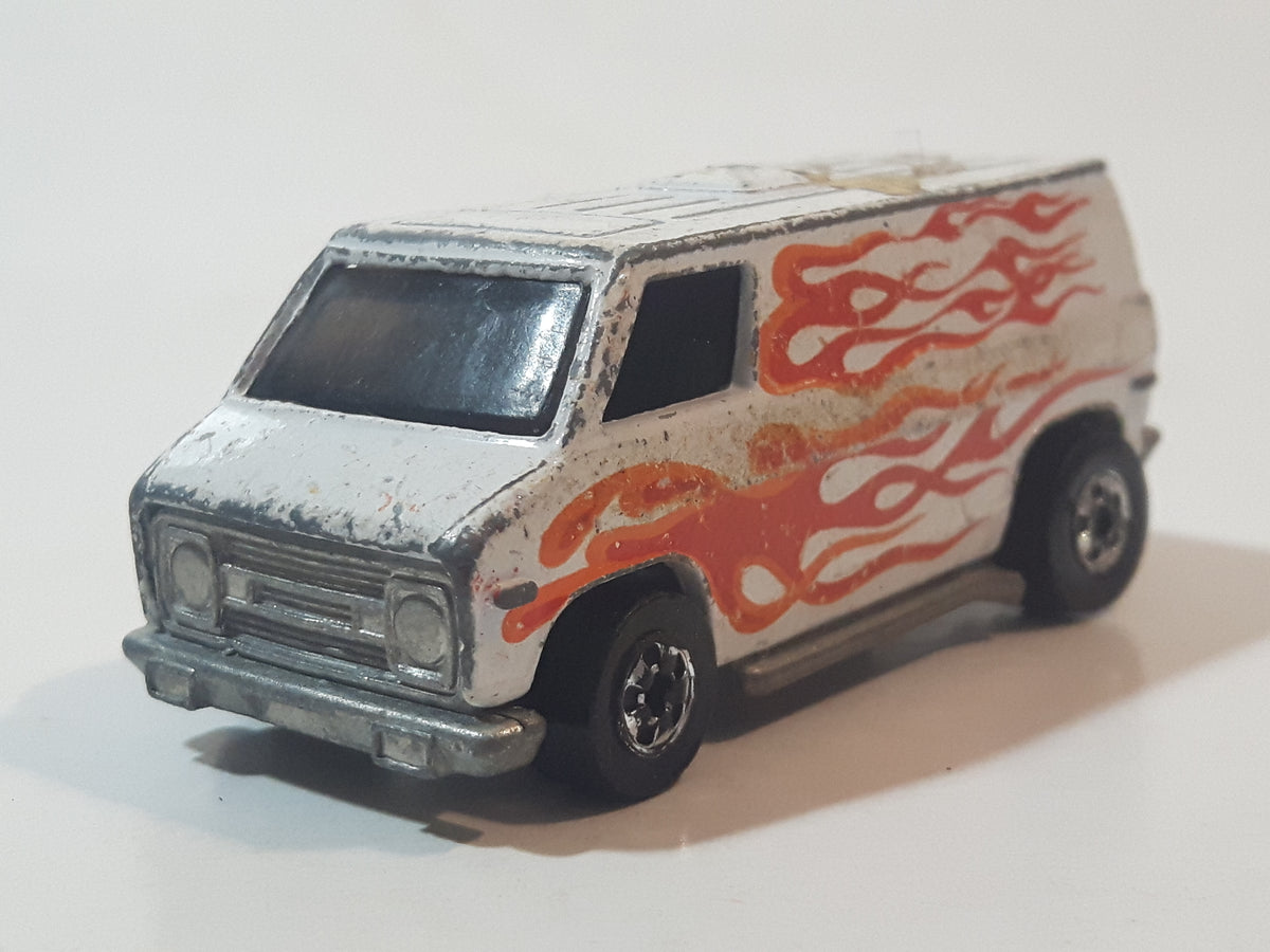 Vintage 1980 Hot Wheels '70's Van Super Van Enamel White Die Cast