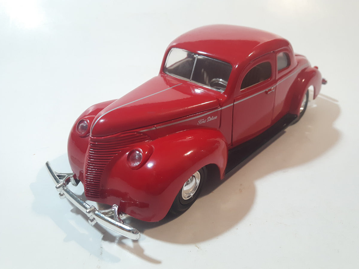 Motor Max No. 68014 1940 Ford Deluxe Coupe Red 1:24 Scale Die Cast