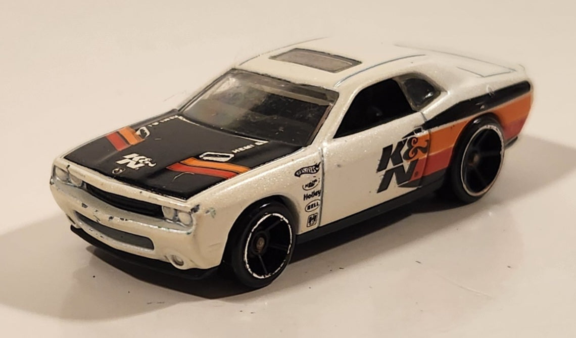 2010 Hot Wheels HW Performance '08 Dodge Challenger SRT8 White Die