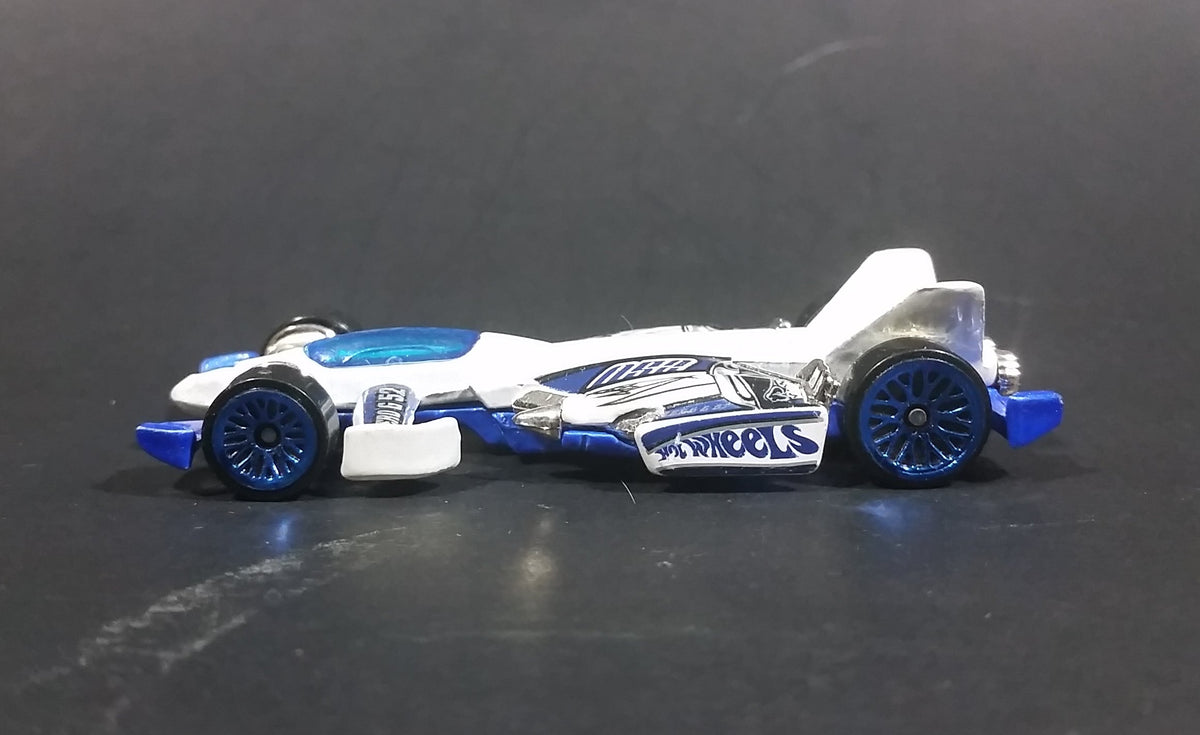 2004 Hot Wheels White and Blue Jet Threat 3.0 Zero-G Die Cast Toy