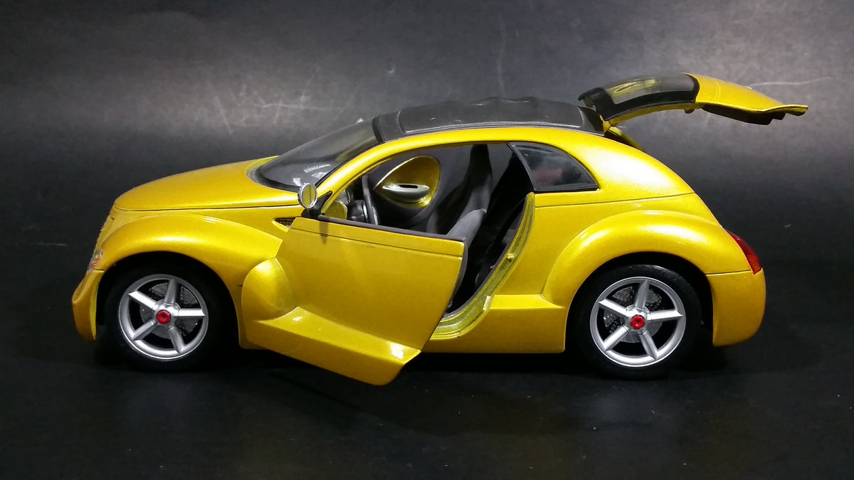 Maisto Special Edition Chrysler Pronto Cruizer Yellow 1:18 Scale