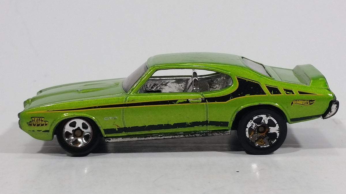 2013 Hot Wheels Muscle Mania '69 Pontiac GTO Lime Green Die Cast