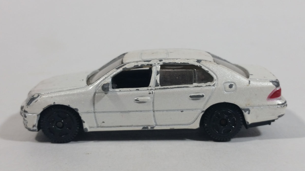 2004 Motor Max Lexus LS 430 White No. 6064 Die Cast Toy Car