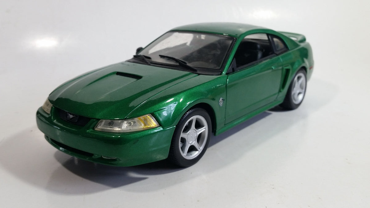 Maisto 1999 Ford Mustang GT 1/18 Scale Green Die Cast Toy Car