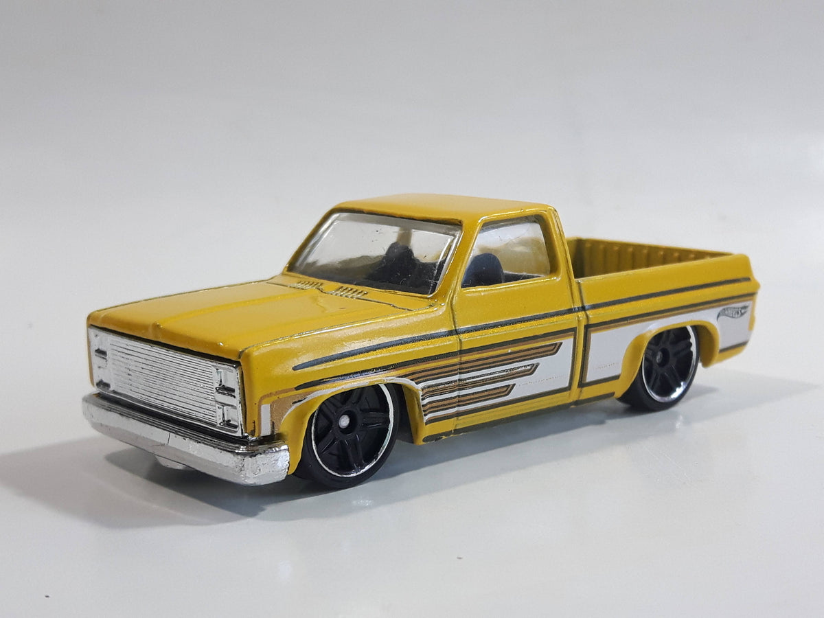 2014 Hot Wheels HW Off-Road Hot Trucks '83 Chevy Silverado Truck