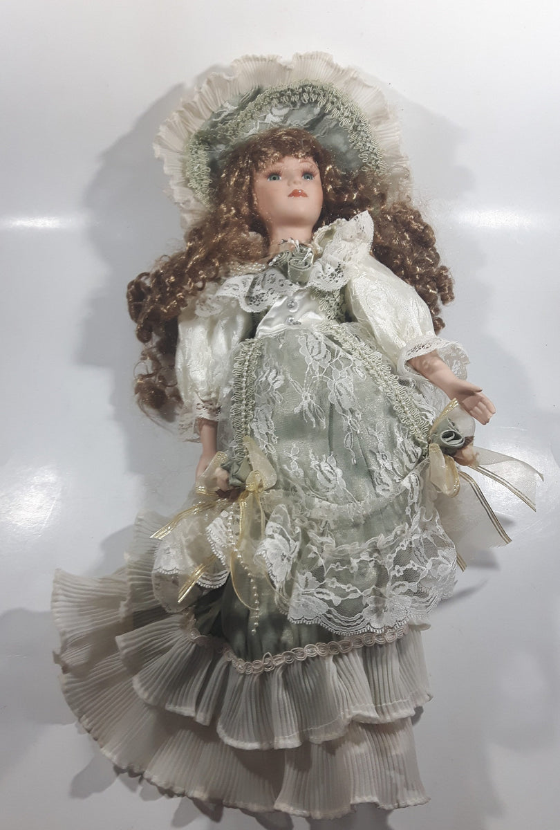 Vintage Victorian Style Light Green and White Dress 19 Vintage Victorian Style Light Green and White Dress 19