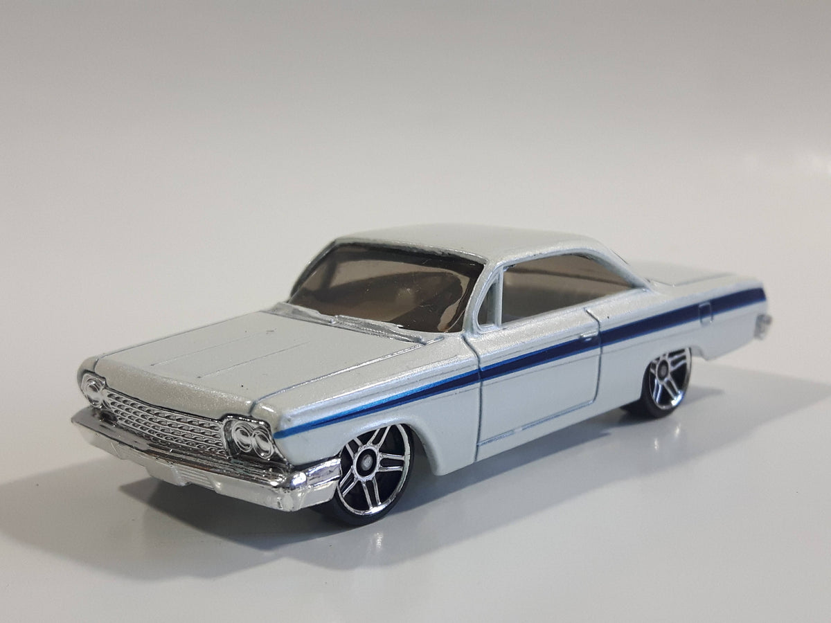 2008 Hot Wheels All Stars 62 Chevy Bubble Top Pearl White Die Cast