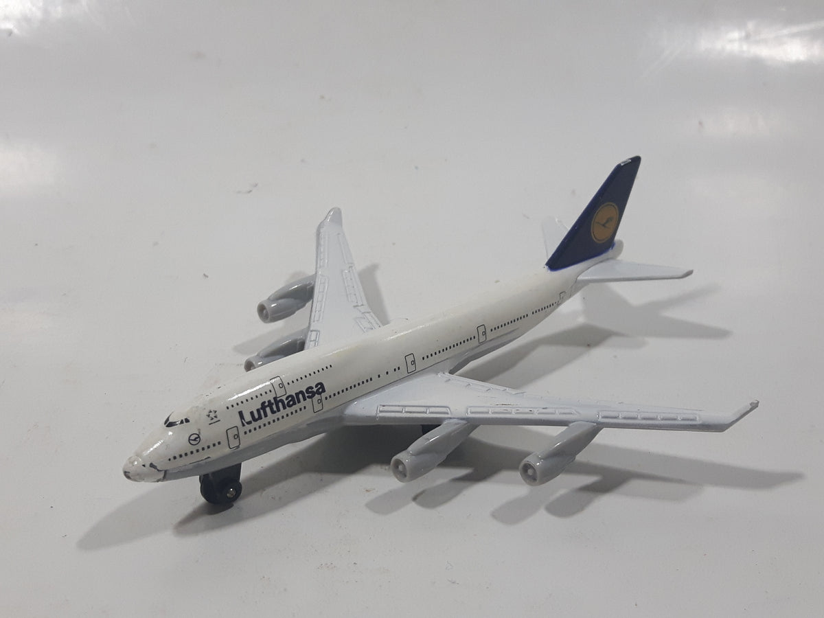 2009 Matchbox Lufthansa Boeing 747-400 Jumbo Passenger Jet