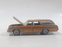 2007 Johnny Lighting Those 70s No. 944 1974 Chevrolet Caprice Estate Station Wagon Metalflake Gold Die Cast Toy Car Vehicle with Opening Hood