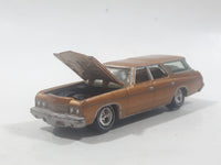 2007 Johnny Lighting Those 70s No. 944 1974 Chevrolet Caprice Estate Station Wagon Metalflake Gold Die Cast Toy Car Vehicle with Opening Hood