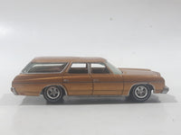 2007 Johnny Lighting Those 70s No. 944 1974 Chevrolet Caprice Estate Station Wagon Metalflake Gold Die Cast Toy Car Vehicle with Opening Hood