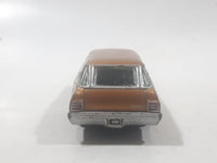 2007 Johnny Lighting Those 70s No. 944 1974 Chevrolet Caprice Estate Station Wagon Metalflake Gold Die Cast Toy Car Vehicle with Opening Hood