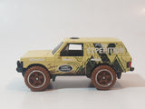 2022 Hot Wheels Mud Studs Range Rover Classic Cream White Die Cast Toy Car Vehicle