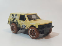 2022 Hot Wheels Mud Studs Range Rover Classic Cream White Die Cast Toy Car Vehicle