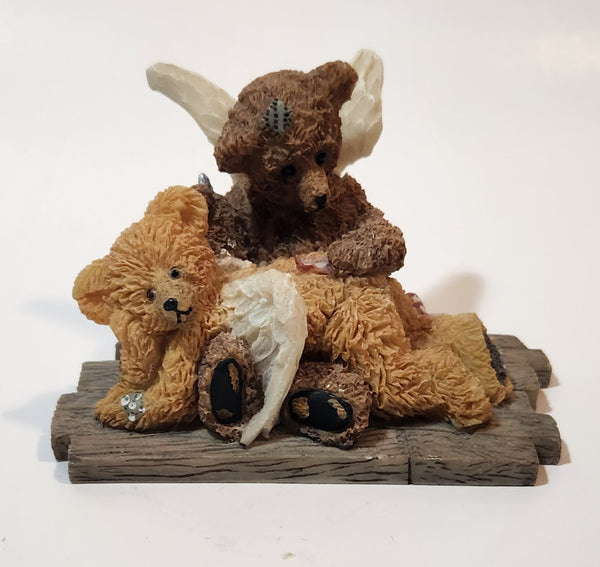 1994 United Design Teddy Angels Everybody Needs A Helping Hand Murray Mending Bruin 2 3/4" Tall Resin Figurine