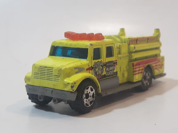 2004 Matchbox Fire International Pumper Neon Yellow Fire Truck Die Cast Toy Car Firefighting Rescue Vehicle