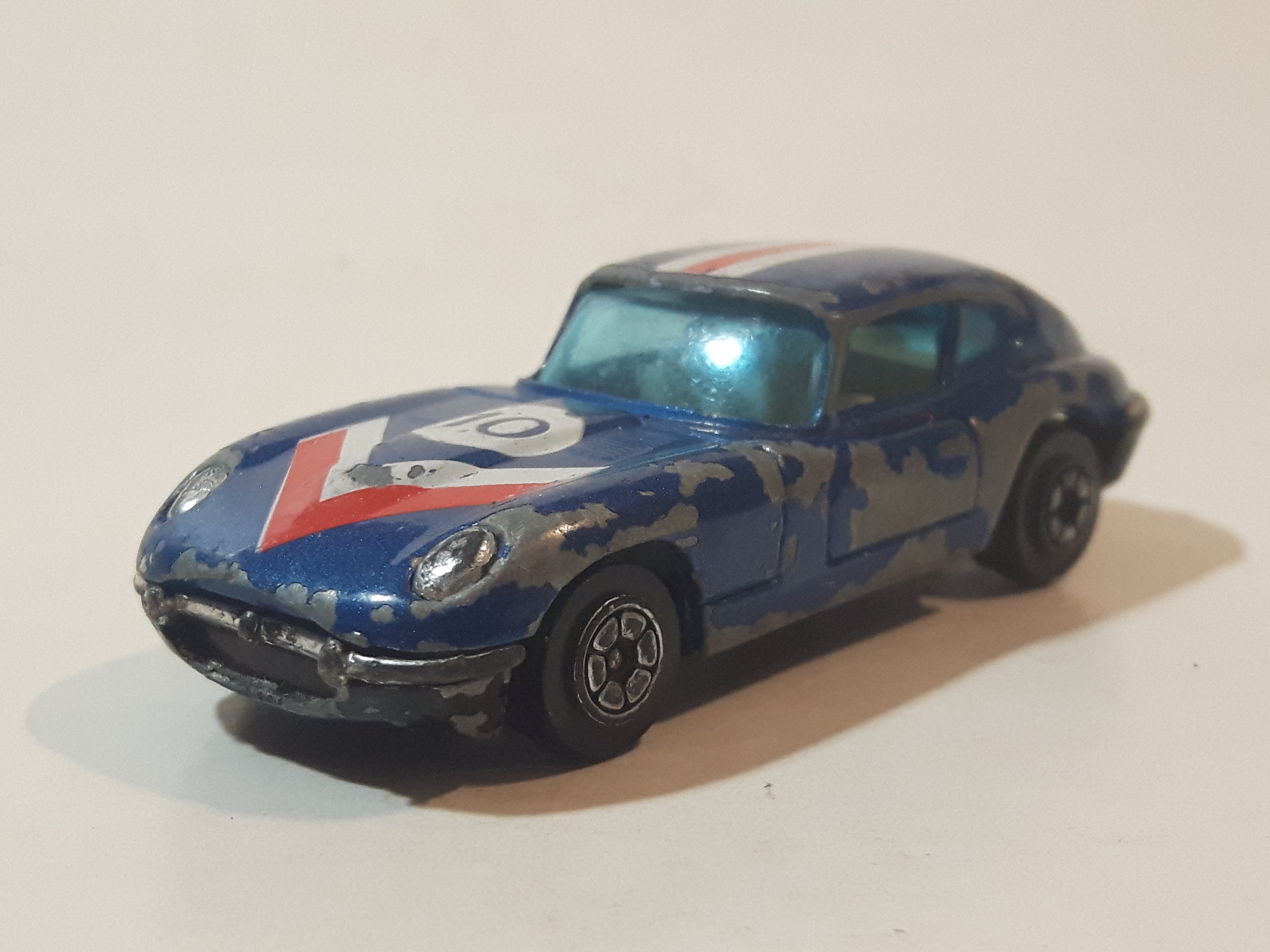 Vintage Yatming No. 1010 Jaguar Type-E 4.2 #10 Dark Blue Die