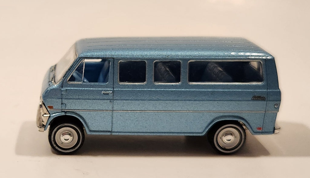 Modellino 1/64 Ford Club Wagon 1968 - School Bus Verde - ModelToyCars 30155 - Nuovo