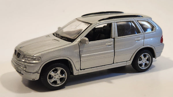 Maisto BMW X5 Silver 1/42 Scale Pull Back Die Cast Toy Car Vehicle with Opening Doors