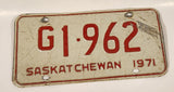 Vintage 1971 Saskatchewan Government Vehicle Red Lettering White Vehicle License Plate Metal Tag G 1 962