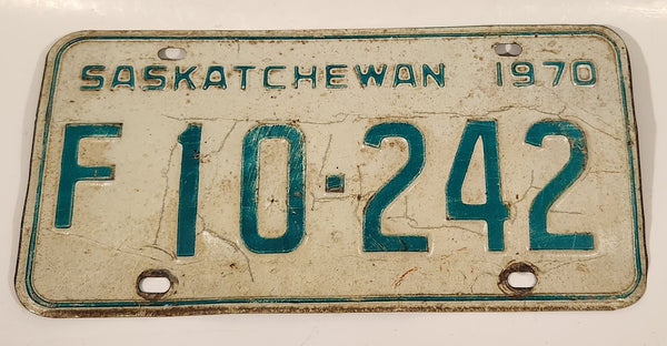 Vintage 1970 Saskatchewan Farm Vehicle Green Lettering White Vehicle License Plate Metal Tag 10 242