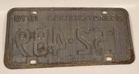 Vintage 1970 Saskatchewan Green Lettering White Vehicle License Plate Metal Tag 152 489