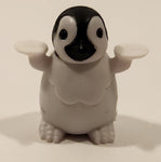 2011 WBEI Happy Feet Movie Penguin Holding Plates 1" Tall Toy Figure