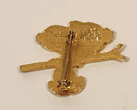 Vintage United Features Syndicate Snoopy Carrying Skis Enamel Lapel Pin