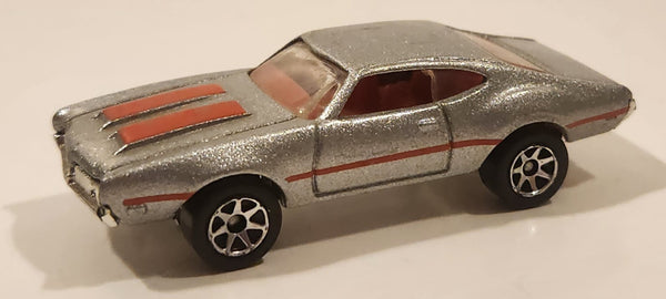 1995 Hot Wheels '60's Muscle Cars Olds 442 W-30 Silver Die Cast Toy Car Vehicle