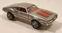 1995 Hot Wheels '60's Muscle Cars Olds 442 W-30 Silver Die Cast Toy Car Vehicle