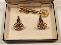 Vintage Hickok USA Spinning Moving Chuck Wagon Wheel Gold Tone Cufflinks and Tie Tack In Fran-Ital Case