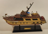 Vintage Waco Caribbean Cruiser Boat Yacht AM Transistor Radio with Stand and Life Boat Tested and Working