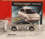 2002 RC2 Playing Mantis Johnny Lightning Classic Car Collection 1998 Volkswagen New Beetle Silver Die Cast Toy Car Vehicle with Trading Card New in Package