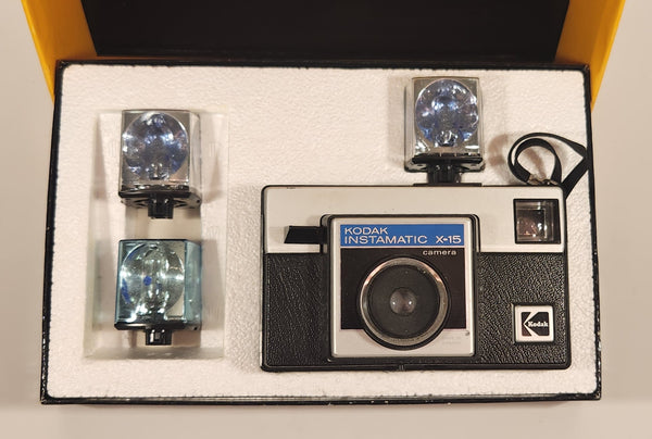 KLIK. コンパクトフィルムカメラ Vintage 1970s Kodak Instamatic X-15 Color Outfit Camera with 3