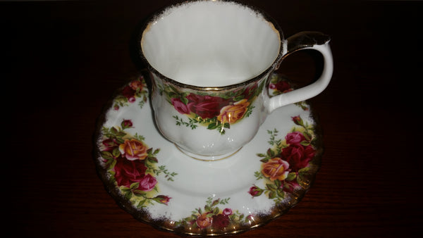 1960s Royal Albert Old Country Roses Tea Cup and Saucer Set - Treasure Valley Antiques & Collectibles