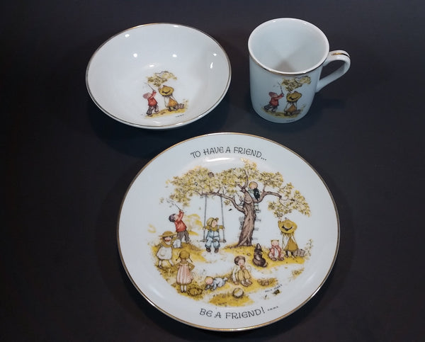 1973 Holly Hobbie Table Talk "To have a friend..." "Be a friend!" 8 "Plate, 6" Bowl, and 3 1/8" Cup 3 Piece Set - Treasure Valley Antiques & Collectibles