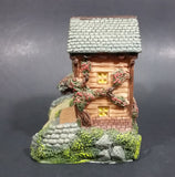 Canada Quartz Decorative Cottage Cabin House Mantle Desk Clock - Treasure Valley Antiques & Collectibles