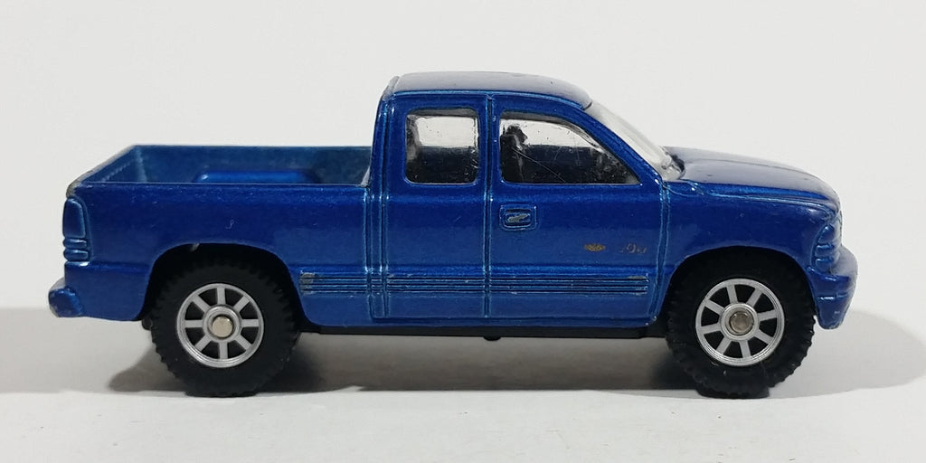 Maisto 1999 Chevrolet Silverado Extended Cab Pickup Truck Blue Die Cas