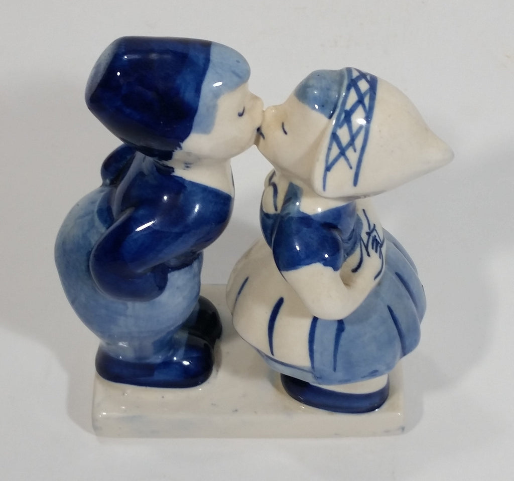 Vintage Delft Blue Holland Dutch Boy and Girl Kissing Hand Painted Cer ...