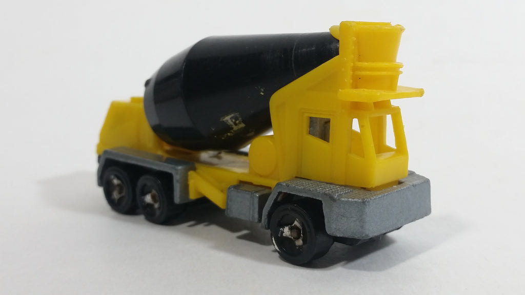1995 Hot Wheels Oshkosh Cement Mixer Yellow & Black Die Cast Toy Truck