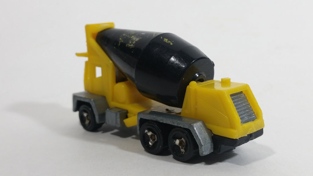 1995 Hot Wheels Oshkosh Cement Mixer Yellow & Black Die Cast Toy Truck