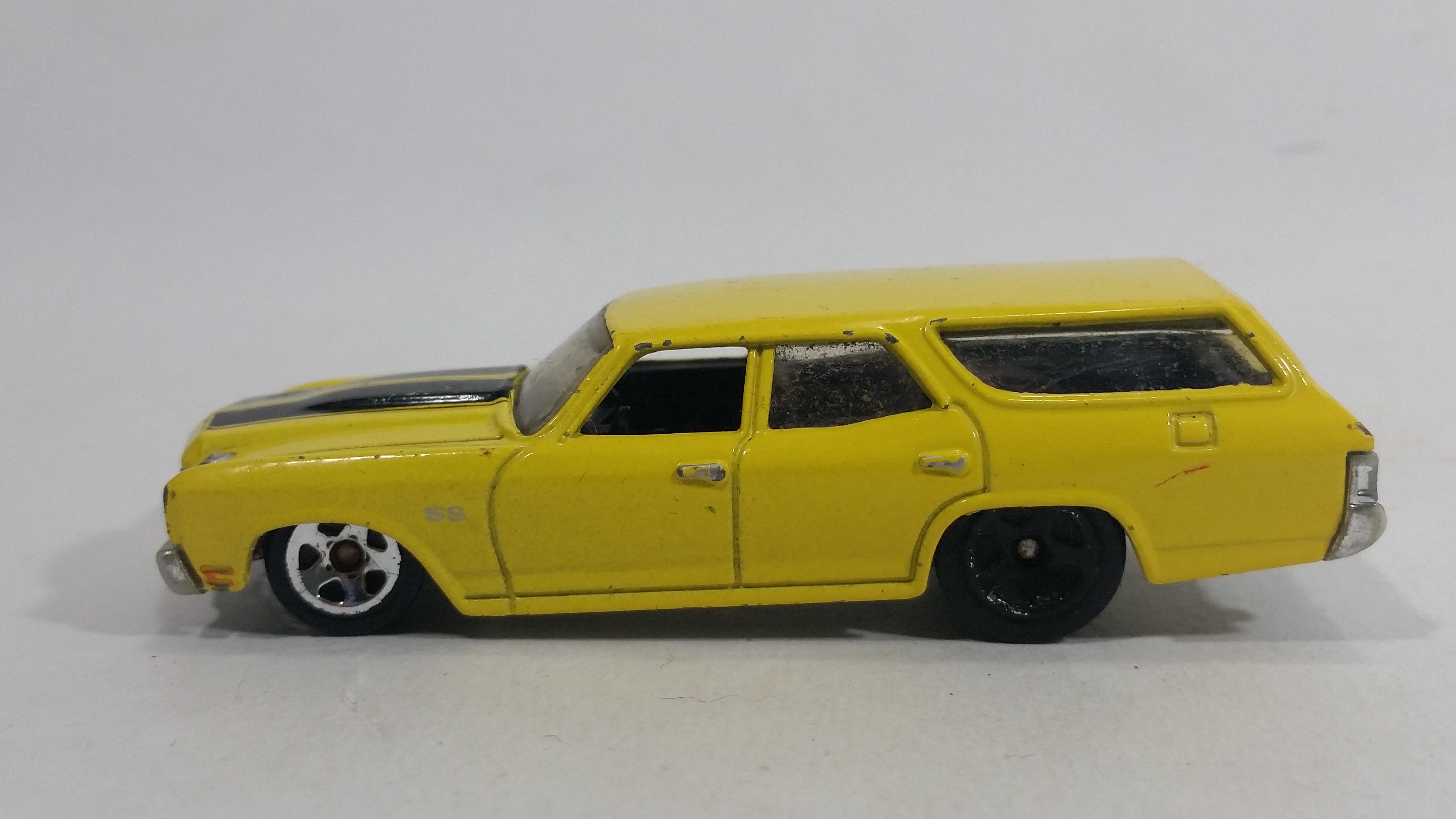 2009 Hot Wheels 1970 Chevrolet Chevelle SS Wagon Yellow Die