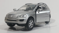 New Ray 2006 Mercedes-Benz M-Class Silver 1/32 Scale Die Cast Toy Car Sport Utility Vehicle with Opening Doors