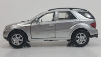 New Ray 2006 Mercedes-Benz M-Class Silver 1/32 Scale Die Cast Toy Car Sport Utility Vehicle with Opening Doors