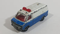 Vintage 1977 Tomy Tomica Chevrolet Chevy Van Sheriff Police Cops No. F22 White Blue 1/79 Scale Die Cast Toy Car Emergency Rescue Vehicle Made in Japan