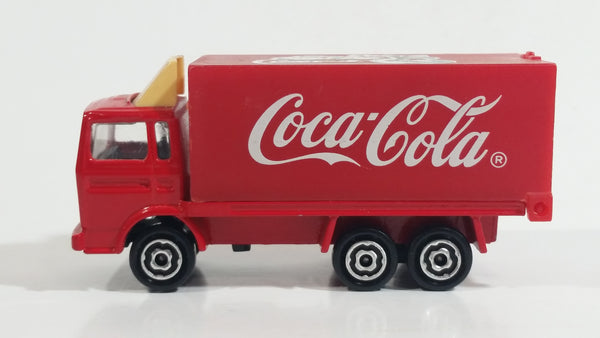 Majorette 1/87 ( longueur 20 cm) - camion semi remorque Kenworth coca cola blanc Majorette 1/87 ( longueur 20 cm) - camion semi remorque Kenworth coca cola blanc
