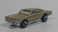 2007 Hot Wheels '67 Pontiac GTO Metalflake Light Gold Die Cast Toy Muscle Car Vehicle