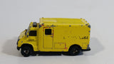 1997 Hot Wheels Rescue Squad American Ambulance Yellow Die Cast Toy Car Emergency Paramedics Rescue Vehicle 3SP