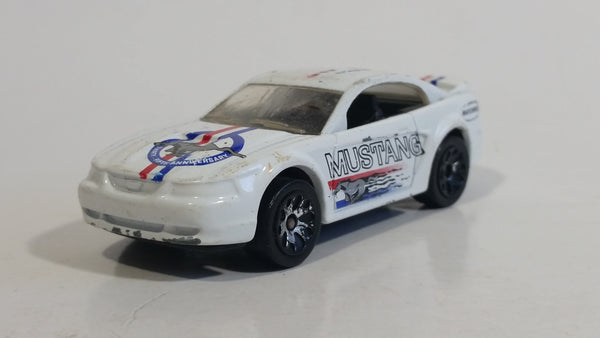 2001 Matchbox Daddy's Dreams '99 Mustang White Die Cast Toy Car Vehicle