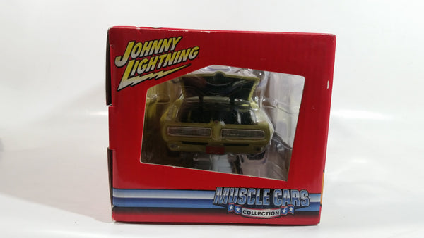 Johnny Lightning Muscle Cars Collection 1/24 scale 1970 Ford